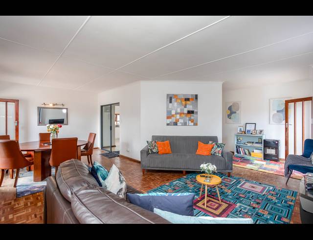 3 BEDROOM FREESTANDING FOR SALE IN OAKDALE